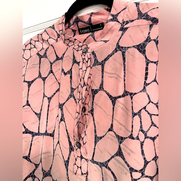 Anthropologie Gypsy05 silk 3/4 button shirt pink blue reptile animal print small - Picture 2 of 8